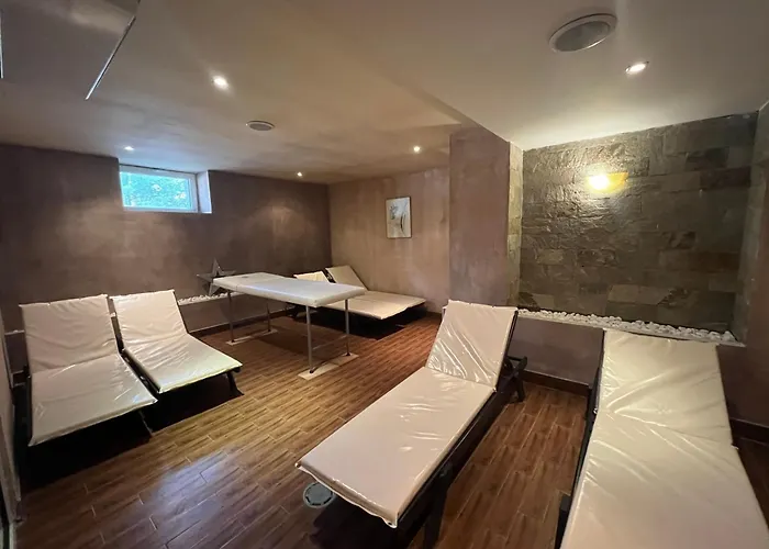 Chamkoria Forest View & *